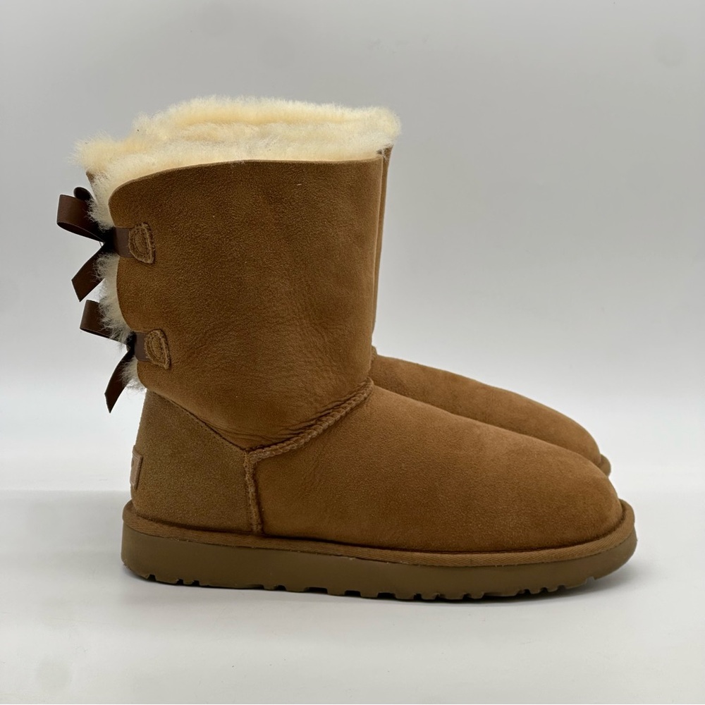 UGG Bailey Bow II Boots. Size 8